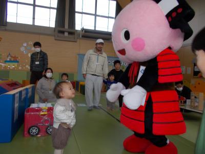 ももたんとこんにちわするあかちゃん